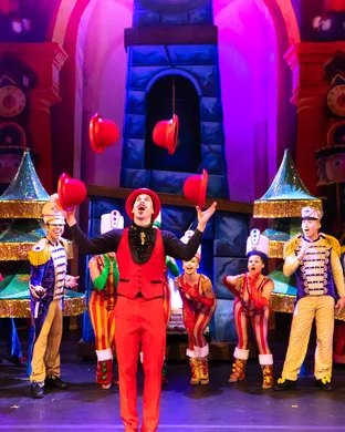 Cirque Dreams: Holidaze