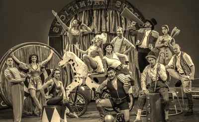 Cirque Mechanics: Tilt!